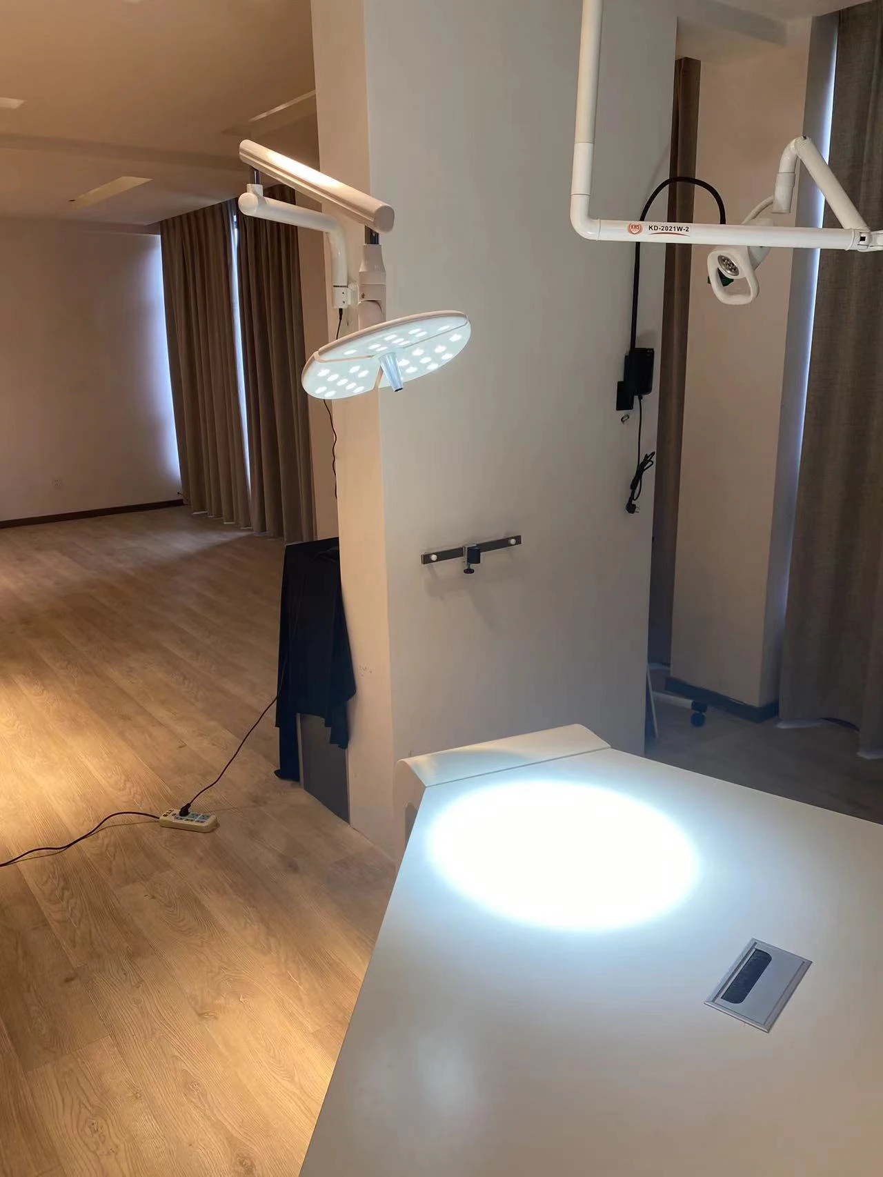 Dental chair light Shadowless Sensor Lamp 36W Versatile Wall Mounted LED Surgical Dental operatory light, Dental LED light, Dental examination light - Image 4